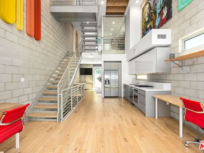 3450 Cahuenga Blvd W APT 607