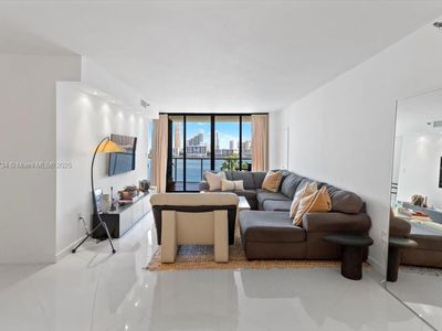 4000 Island Blvd #901