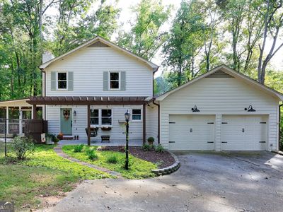 574 Ridge Lake Ln NW