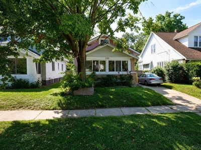 430 Knapp St NE