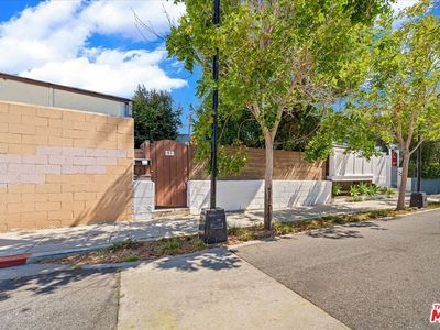810 Navy St