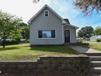 703 E Main St