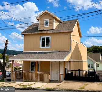 1002 W Walnut St