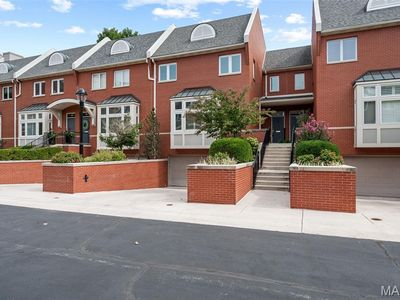 8 W Pine Ct