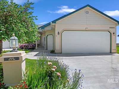 25090 The Driving Ln