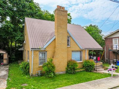 102 W Sparta St