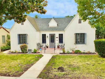 3757 Cerritos Ave