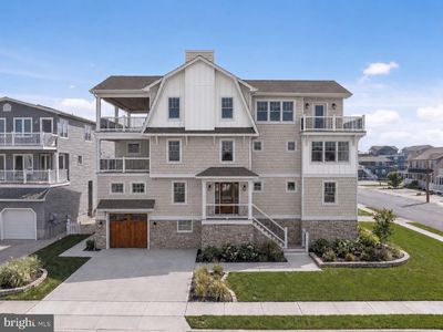 1106 Beach Ave E