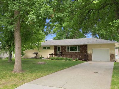 319 Maple Ave S
