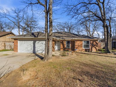 904 Red Oak St