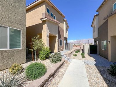 4472 Sapphire Moon Ave