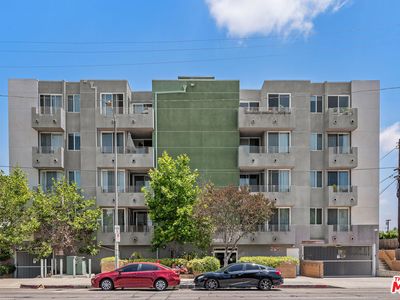 5818 Whitsett Ave #402