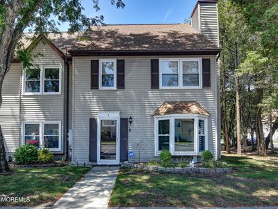 8 Colonial Court