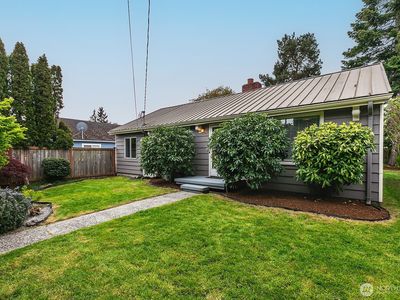 8437 Seward Park Avenue S