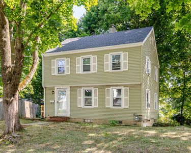 12 Ridgeland Avenue