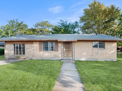 Property at 1204 E 13th Ave, Corsicana, TX