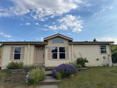 216 NW Lancer Ln