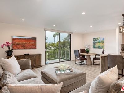 100 S Doheny Dr APT 420