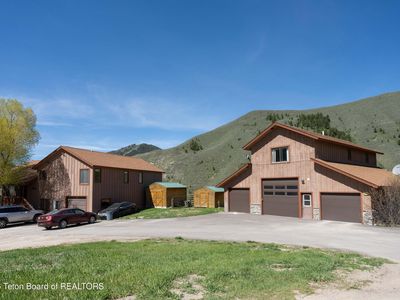 10750 S Dora St