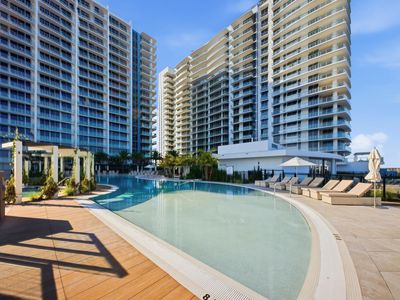 220 Lake Shore Drive #1407