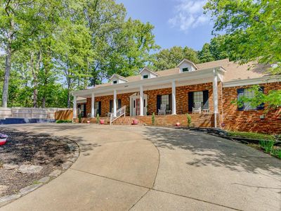 3894 N Lakewood Dr