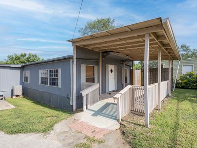 703 S Baylor