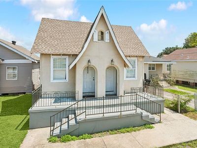 2211-13 Mandeville St