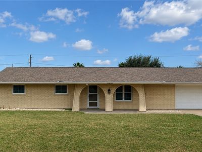 1607 W Palm Dr
