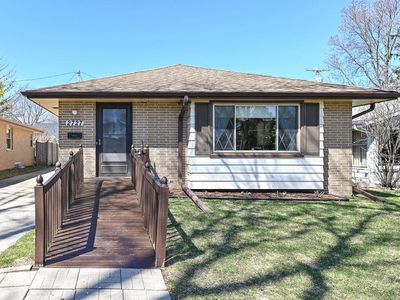 2727 South 83rd PLACE