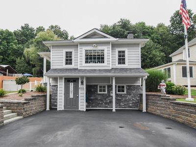 102 Lakeshore Dr