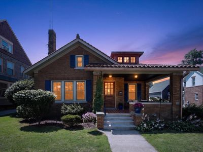918 E Jefferson Blvd