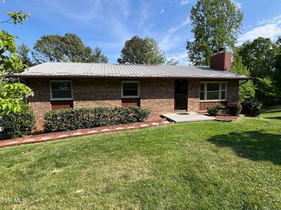 737 Foothills Rd
