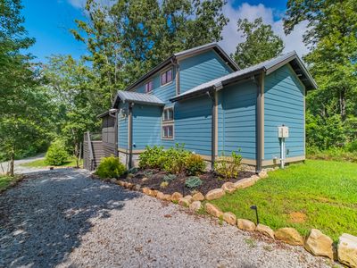 246 Hemlock Cv