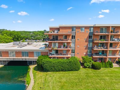 Property at 16 E Old Willow Rd APT 424S, Prospect Heights, IL