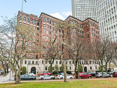 2600 N Lakeview Ave APT 9B