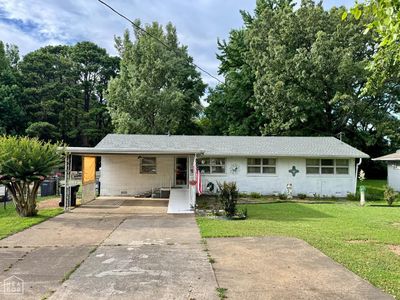 1110 W Nettleton Ave