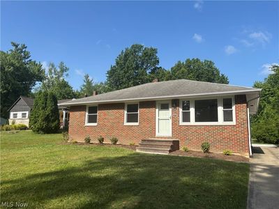 Property at 1574 Sunview Rd, Lyndhurst, OH