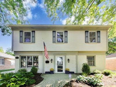 Property at 833 E Rockland Rd, Libertyville, IL