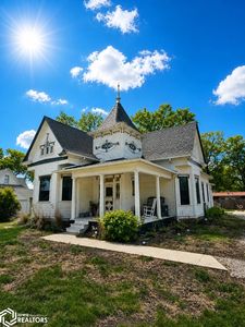 305 Main St