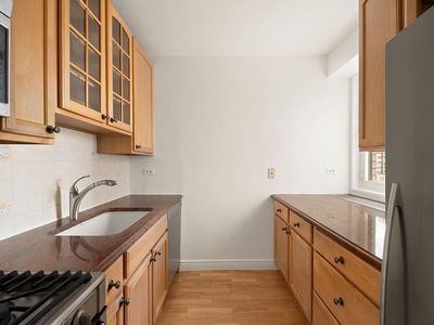 303 E 57th St APT 12D