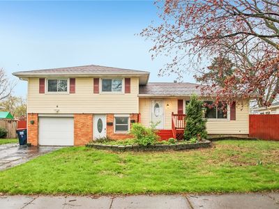 8 Caren Dr