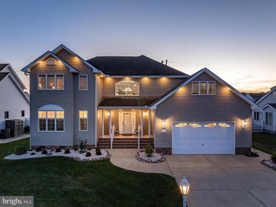8 Leslie Mews