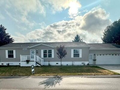 13763 Shamrock Ln NE