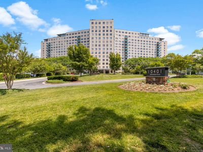 10401 Grosvenor Pl APT 1327