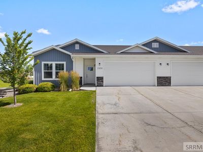 2858 Elmwood