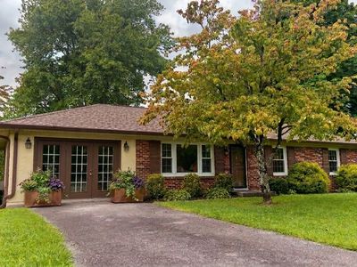 805 Fairlane Cir