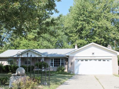 6258 Meadowwood Ln