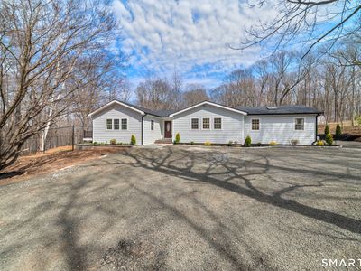 1607 Great Hill Road