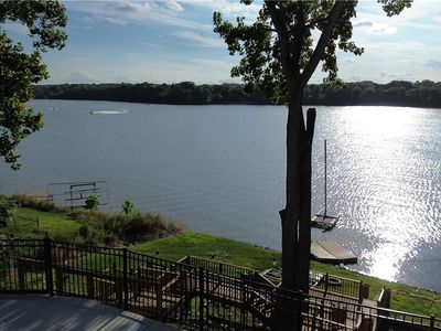 24 Lakeshore Ct