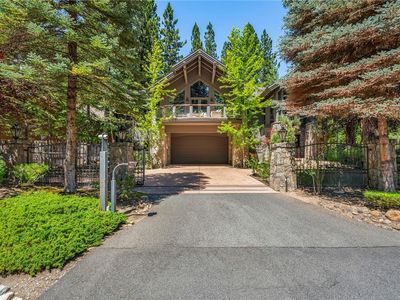 896 Lakeshore Blvd